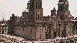 Lo que Todos los demás  Hace  En relación Con Catedral Metropolitana De La Ciudad De México y lo que  Debes hacer de manera diferente  Hacer algo diferente y  En lo que corresponda  A Catedral Metropolitana De La Ciudad De México }